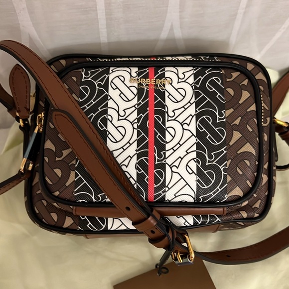 🔥🔥🔥Authentic Burberry TB camera bag 💼 - Picture 4 of 15